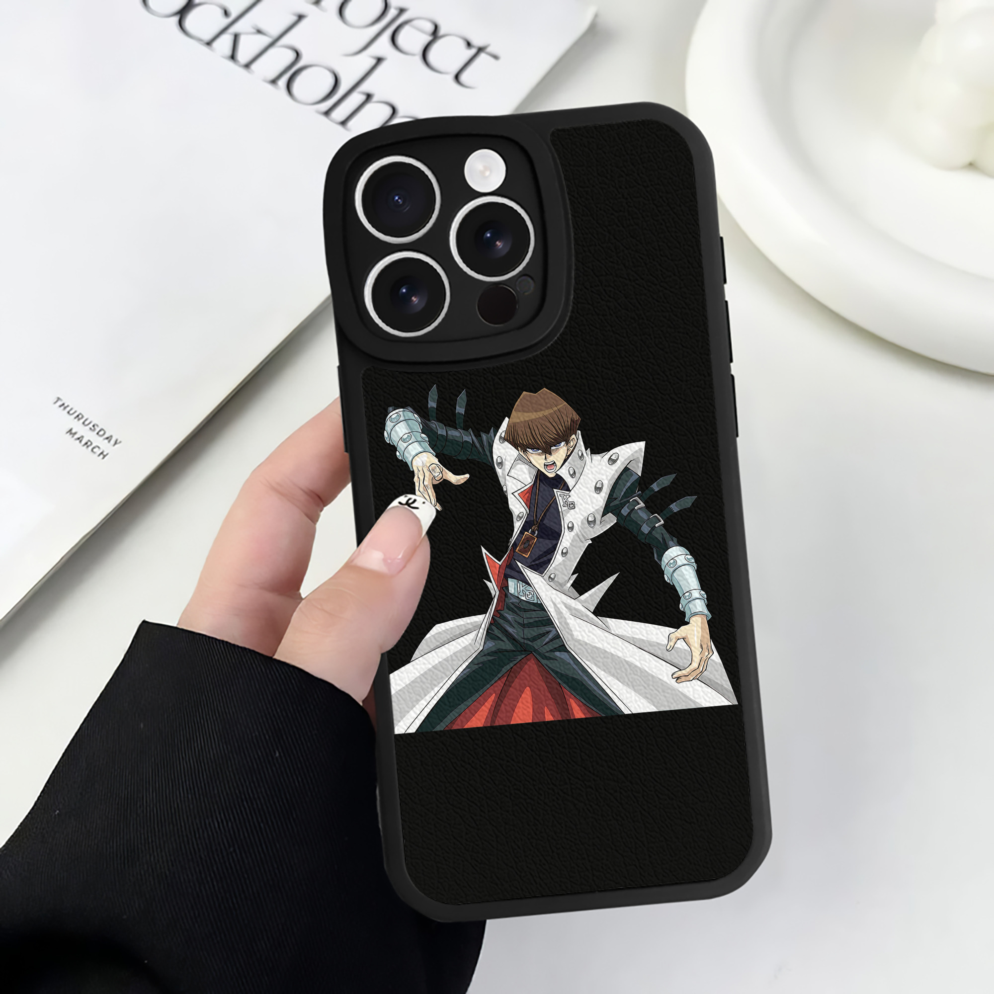 （画像用） 遊☆戯☆王 Yu-Gi-Oh! 【iPhone 16シリーズ対応】シリコンスマホケース（レザー調） 材質：シリコン